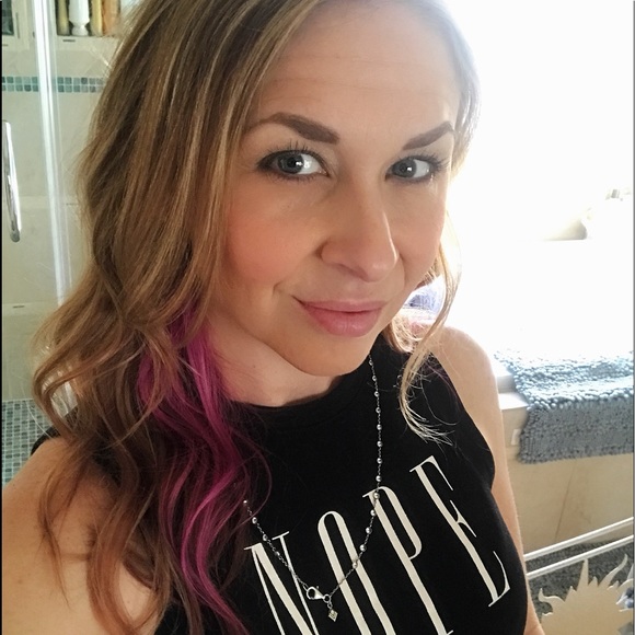 Meet your Posher, Amber - Picture 1 of 1